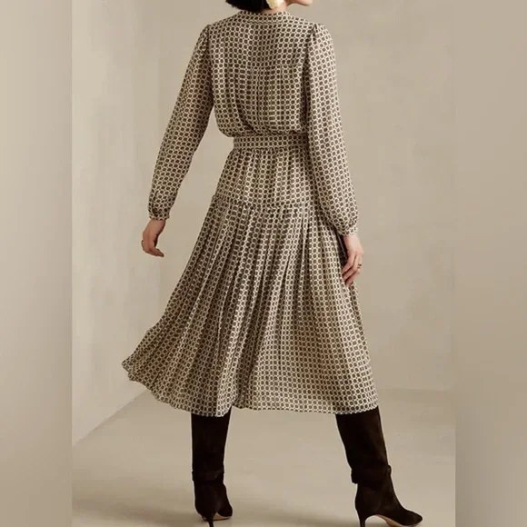 Banana Republic Logo Pleated Midi Dress in Beige White Print Sz XS - Picture 3 of 15